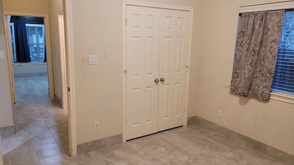 Building Photo - 12930 Echo Landing Dr