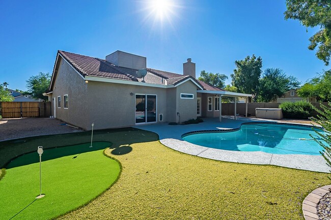 Building Photo - Scottsdale - Four bedroom with POOL