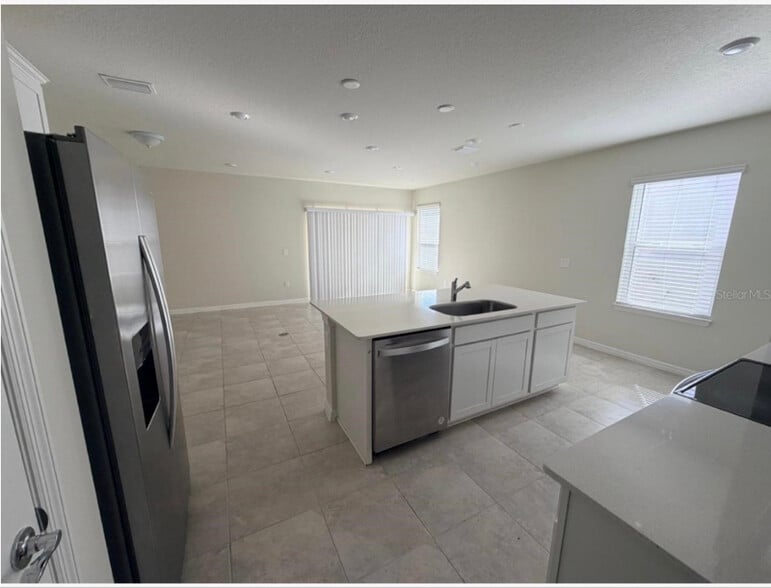 Building Photo - 3845 Blue Vale Dr