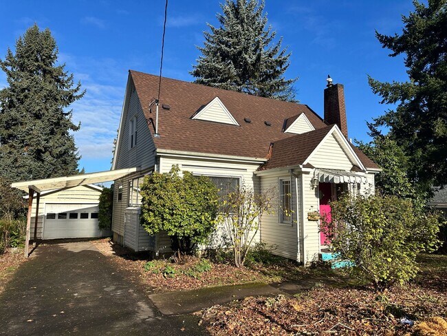 Building Photo - Wow! Amazing 3-bedroom 1-bath house with large fully fenced backyard