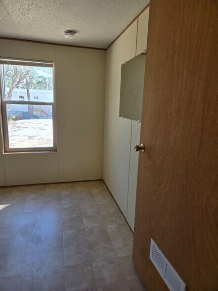 Building Photo - 304 E Maxanna Blvd