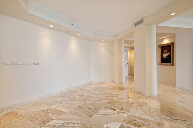 Building Photo - 808 Brickell Key Dr