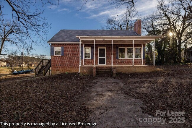 Building Photo - 1420 Amhurst St