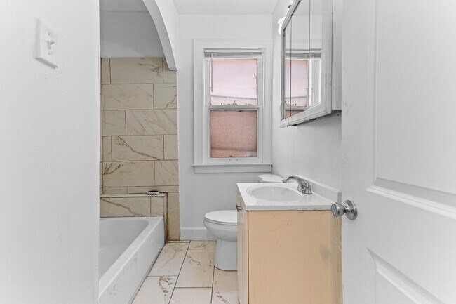 Building Photo - 2964 Leslie St