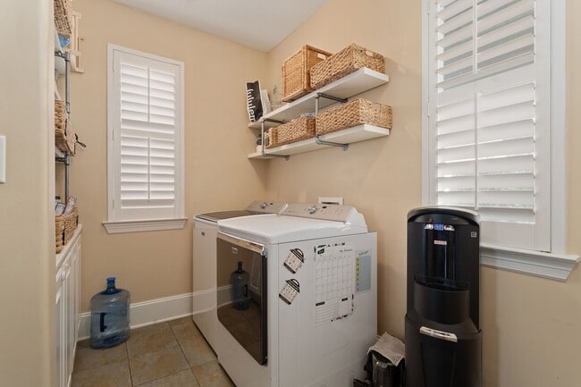 Building Photo - 2963 Settler's Way Dr