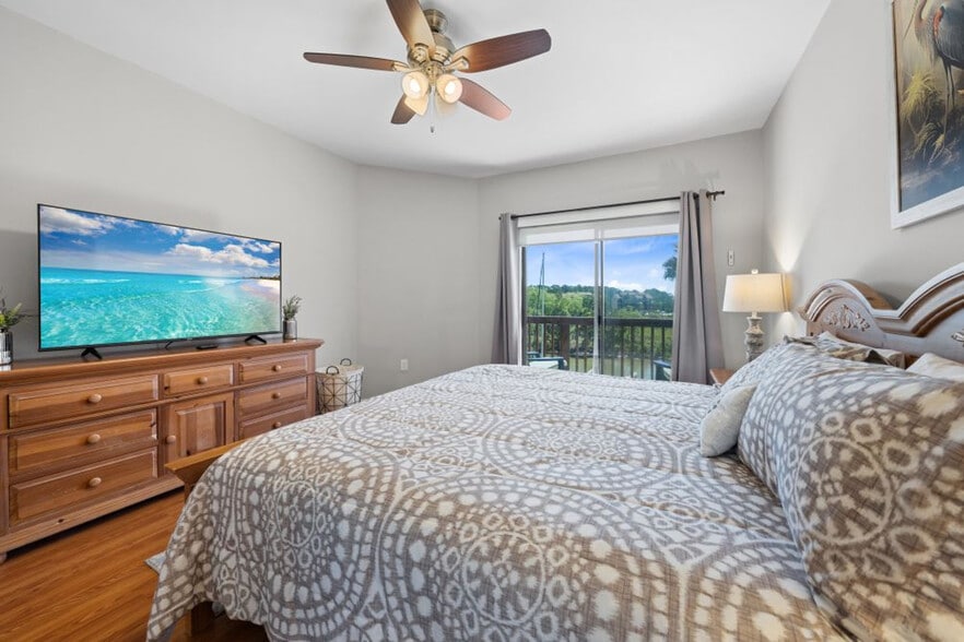Building Photo - 3806 Spinnaker Dr