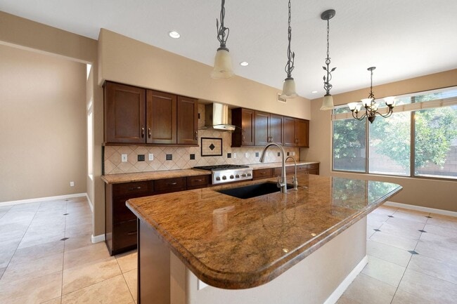 Building Photo - Stunning 5BR House in Chandler