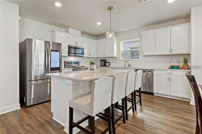 Building Photo - 30555 Thunderbird Dr