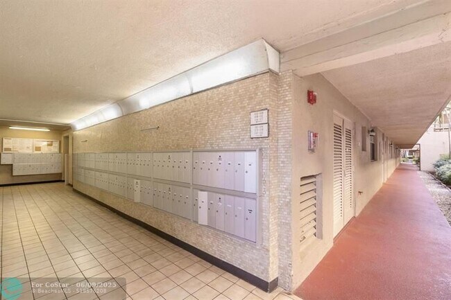 Building Photo - 404 NW 68th Ave