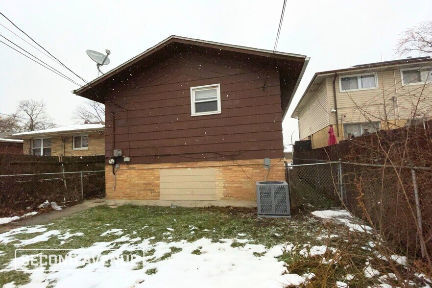 Building Photo - 11610 S Elizabeth St