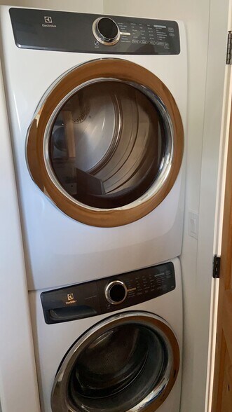 Building Photo - 5913 Amend Rd