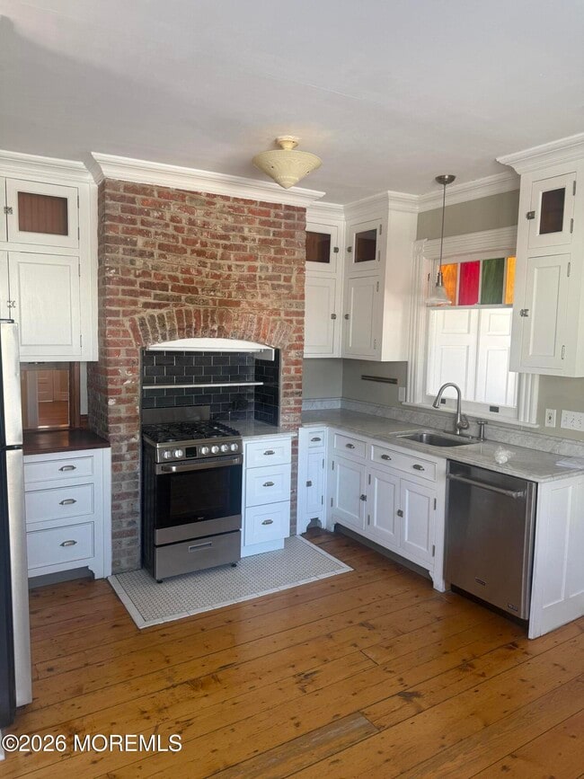 Building Photo - 511 4th Ave