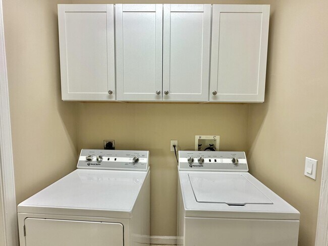 Building Photo - 5399 NW Lamoore Ln