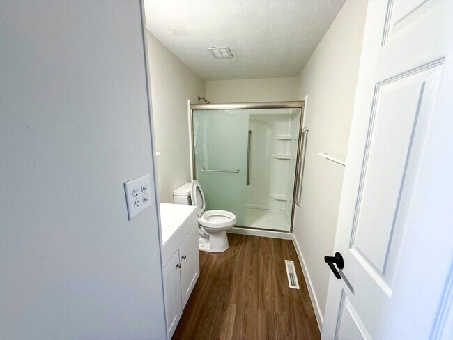 Building Photo - Newly Rehabbed 3BR Home in Hamilton Schools w/ Full Basement & Bonus Room