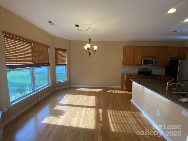 Building Photo - 1042 Kensrowe Ln
