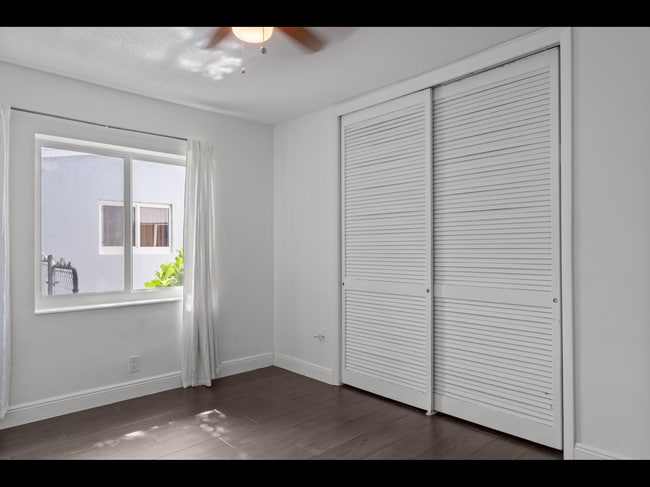 Building Photo - 2133 NE 56th Ct