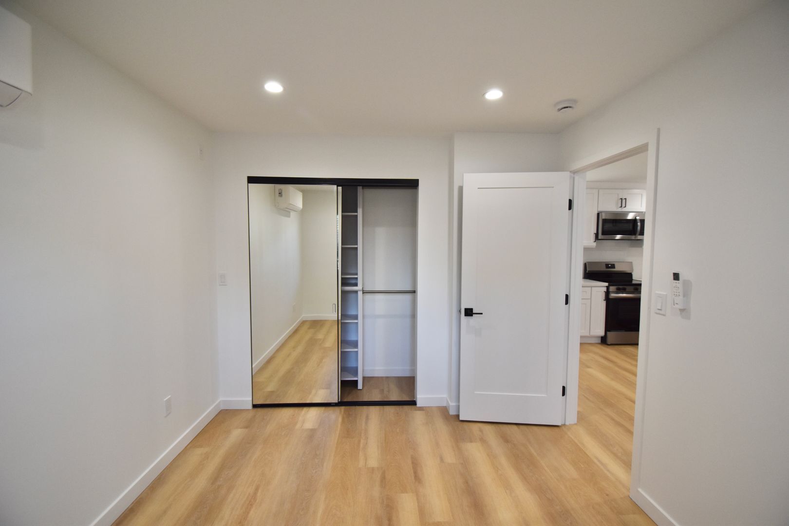 Building Photo - 14418 Dickens St