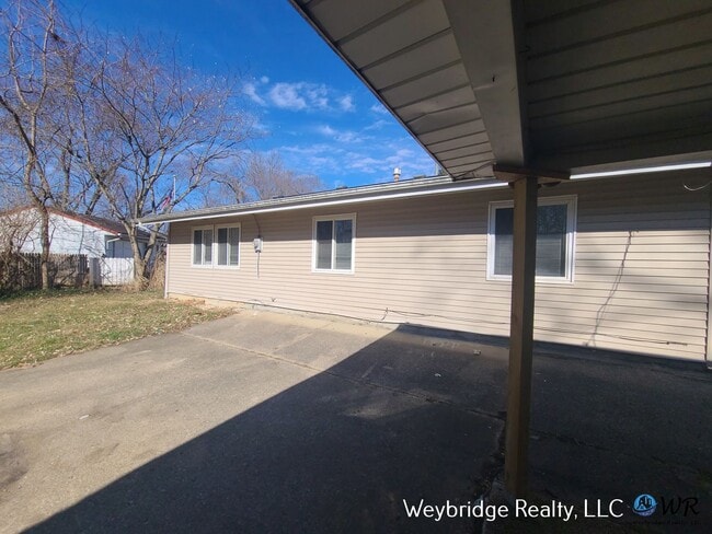 Building Photo - Charming 3-Bedroom Ranch with Private Yard & Garage in Northbrook/Colerain Township