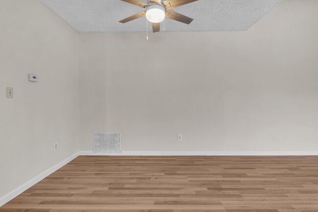 Building Photo - 1688 Bruin St