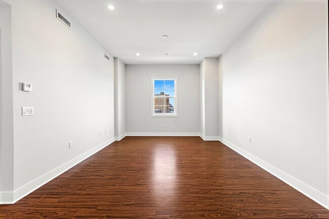 Building Photo - 6200 HUDSON Ave