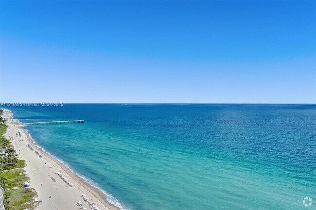 Building Photo - 15701 Collins Ave