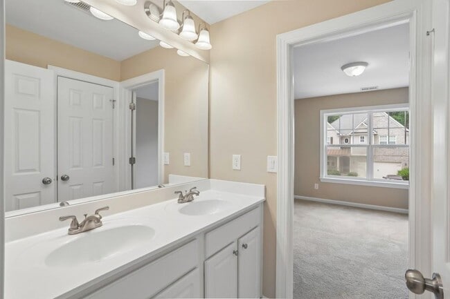 Building Photo - 1641 Danbury Parc Pl