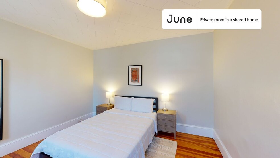 Building Photo - Private bedroom in 3 bed/1 bath Home