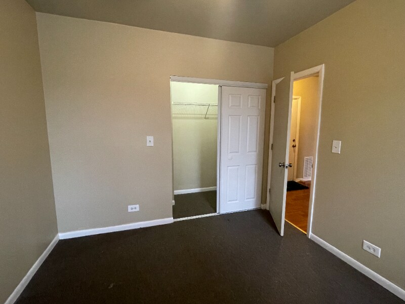 Building Photo - 1904 E 79th St