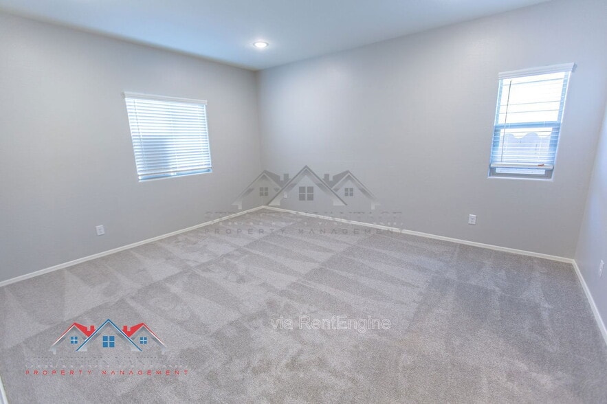 Building Photo - 495 E Rio Pl