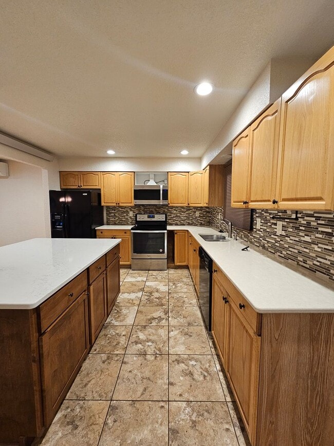 Building Photo - 4 BED | 2 BATH | DOUBLE GARAGE | PET NEGOT...