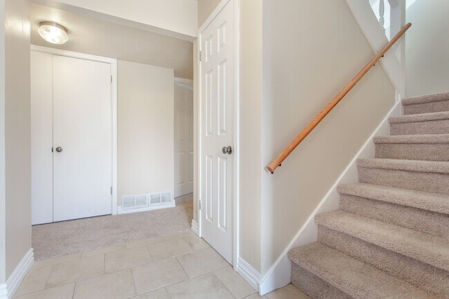 Building Photo - Updated 4-Bedroom, 2-Bath Home in RISD