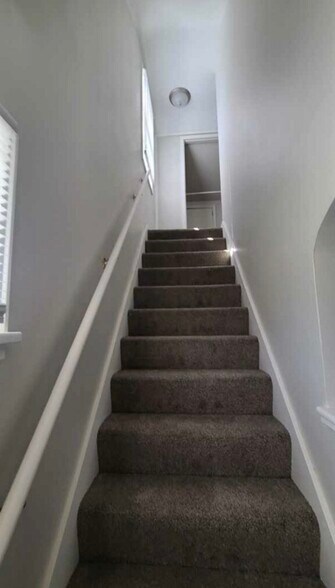 Building Photo - 1229 7th Ave SE