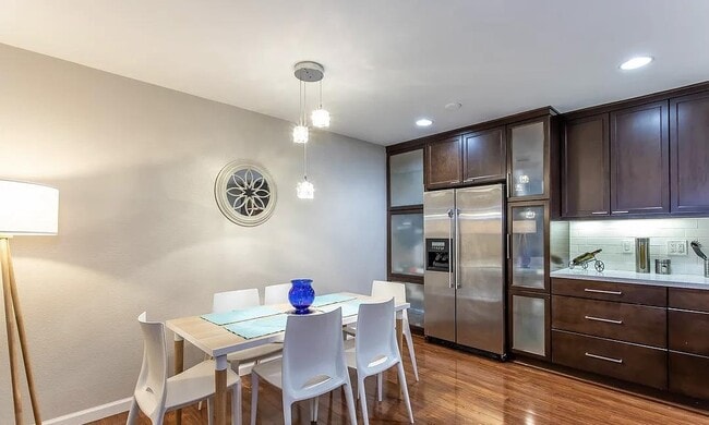 Building Photo - 8530 Holloway Dr