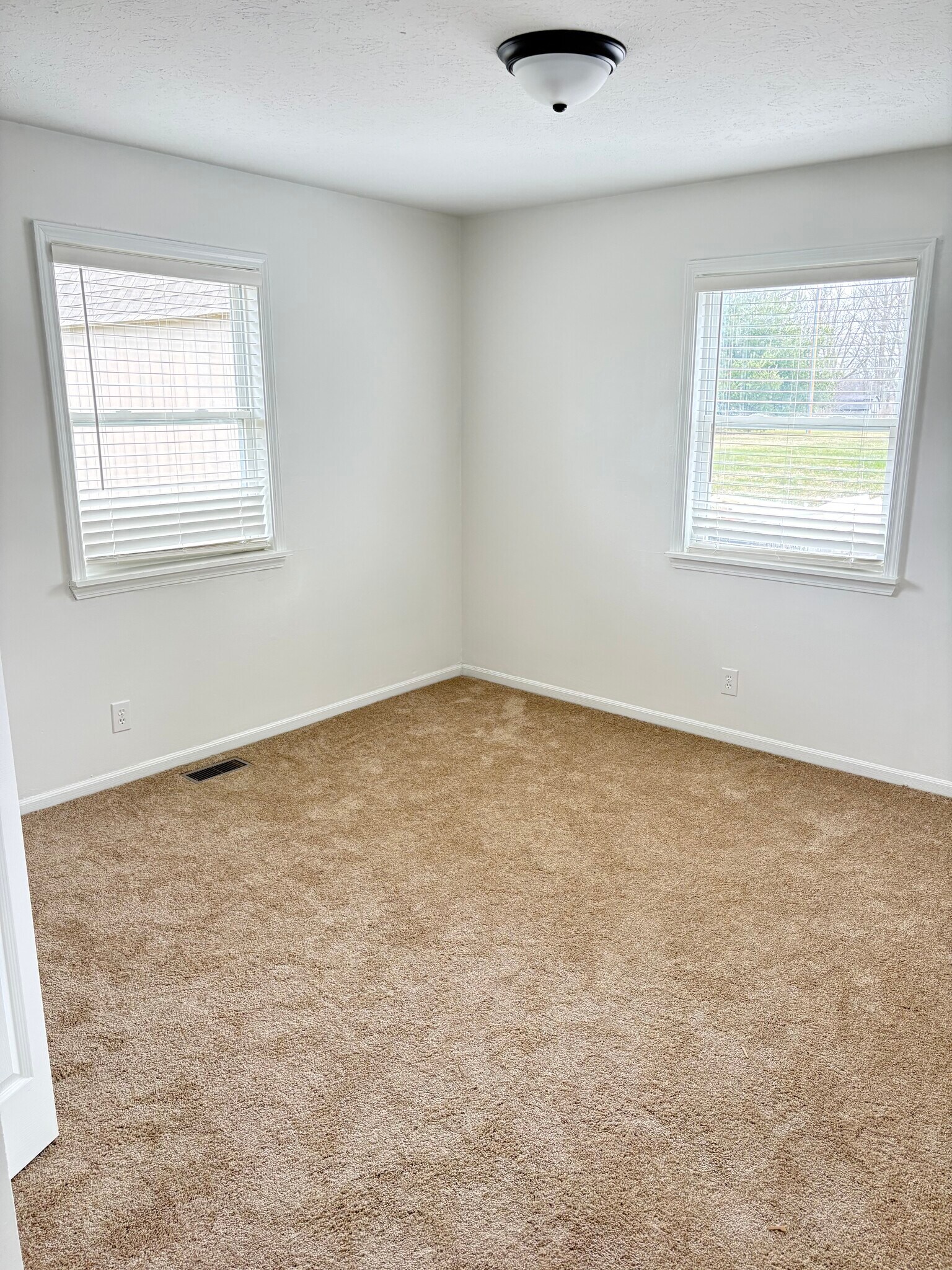 Building Photo - 434 Cedar Glen Dr