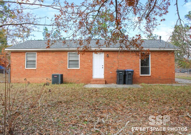 Building Photo - Travis