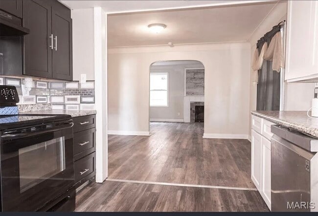 Building Photo - 324 N Dade Ave