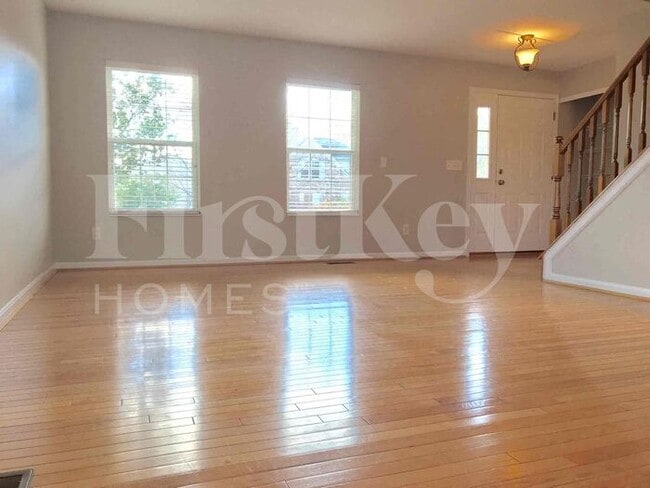 Building Photo - 6176 Fox Run Ln