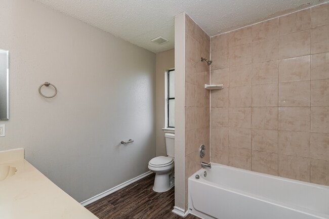 Building Photo - 15511 Evergreen Grove Dr