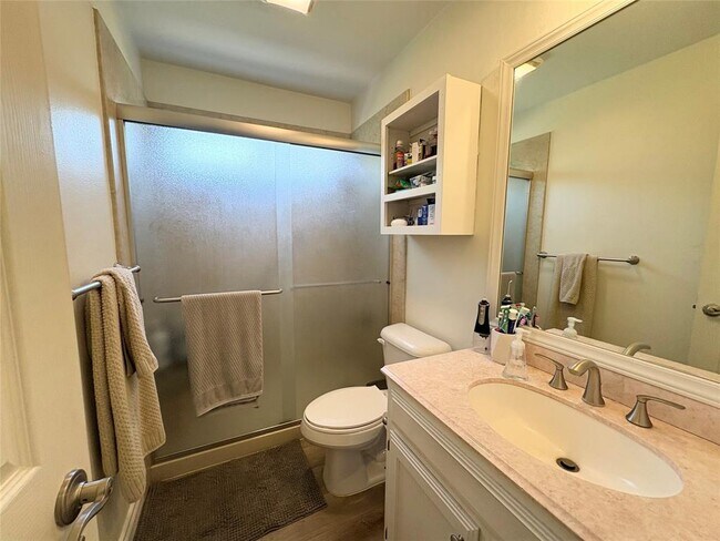 Building Photo - 1404 Cedar Park Dr