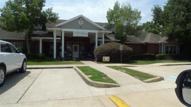 Building Photo - 7772 Park Falls Dr