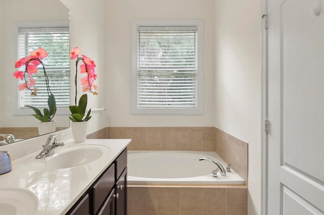 Building Photo - 9582 SW Purple Martin Way