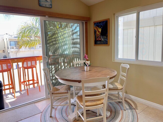 Building Photo - 3 Bedroom + 2 Bathroom Home | Hollywood Beach | Oxnard | Fully Furnished