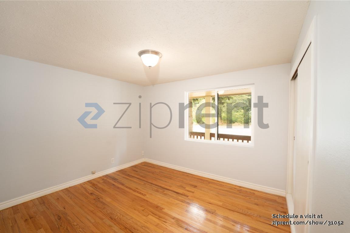 Building Photo - 122 NE 130th St