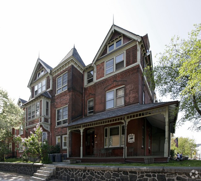 Primary Photo - 3320 Arch St