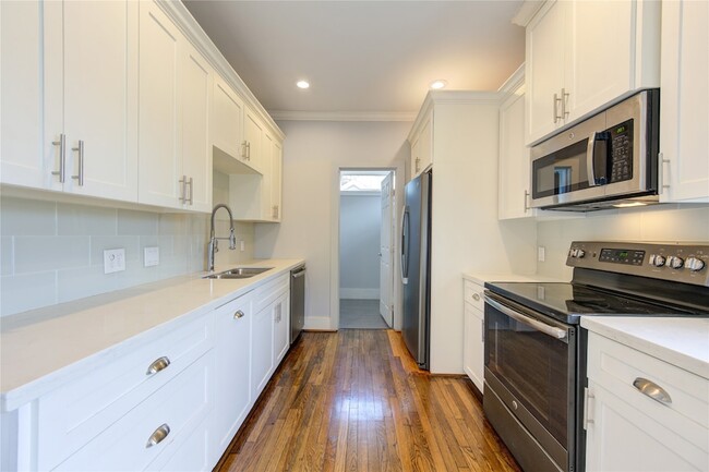 Building Photo - 2401 Eagle St