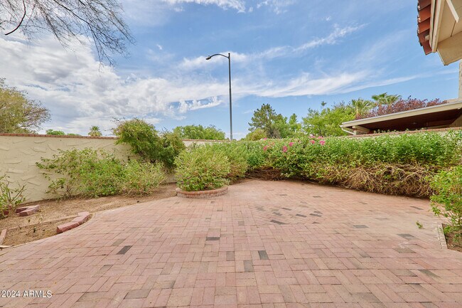 Building Photo - 5550 N 71st St