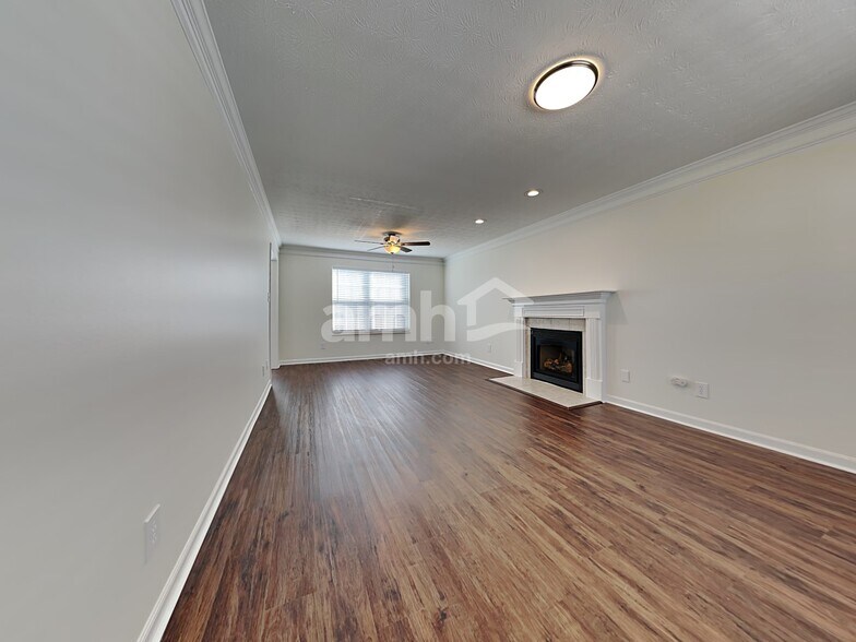 Building Photo - 5810 Matalin Ln