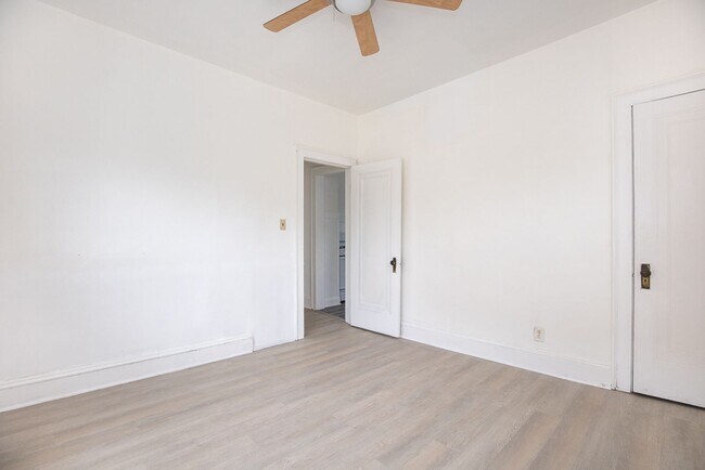 Building Photo - 2119 Lewis Dr