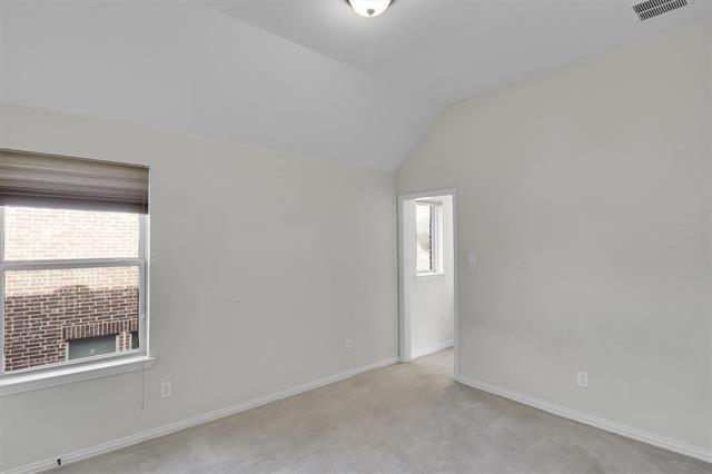 Building Photo - 13865 Pomegranate Dr
