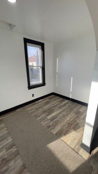 Building Photo - 308 9th St